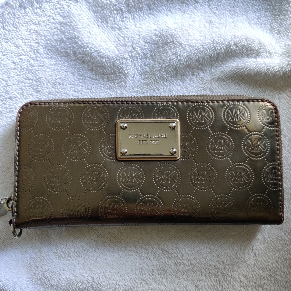 Michael Kors mirrored jet set monogram zip wallet